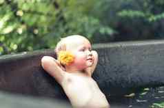 有趣的婴儿水疗中心热浴缸