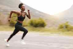 非洲美国女运动员集中运行增加有氧运动耐力年轻的黑色的女人运行增加速度速度健身生活方式