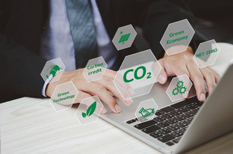 <strong>组织公司</strong>开发碳信贷业务虚拟屏幕减少排放可持续发展的业务发展概念