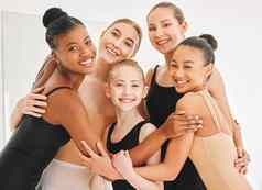 朋友发现芭蕾舞类集团年轻的芭蕾舞舞者有趣的跳舞工作室