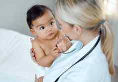 常规的检查至关重要的蔡尔兹健康发展健康儿科医生检查婴儿诊所