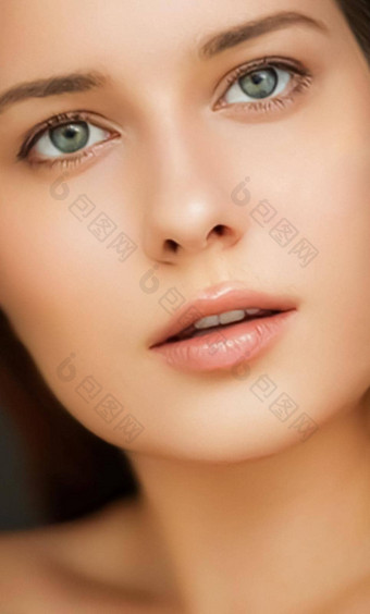 美护肤品化妆品模型脸肖像女人完美的清洁健康的发光皮肤化妆奢侈品面部抗衰老皮肤护理例程
