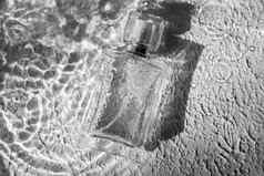 香水瓶背景水滴瓶香水碑文气味香水粉红色的背景水滴复制空间