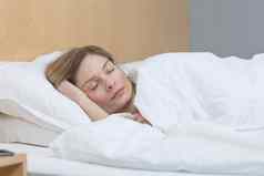 女人睡觉首页毯子眼睛关闭休息