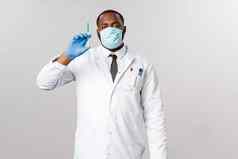 科维德冠状病毒病人治疗实验室概念专业非裔美国人医生准备好了治愈持有注射器蓝色的疫苗穿脸面具乳胶手套