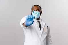 科维德流感大流行医疗保健概念非裔美国人医院医生医疗制造口罩乳胶手套显示注射器疫苗治疗人保存生活电晕爆发