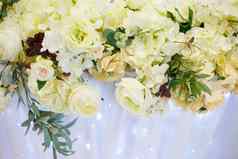 婚礼装饰使花织物美丽的装饰新婚夫妇婚礼一天