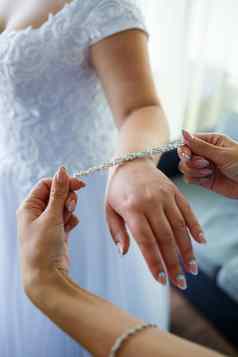 新娘把婚礼珠宝婚礼一天