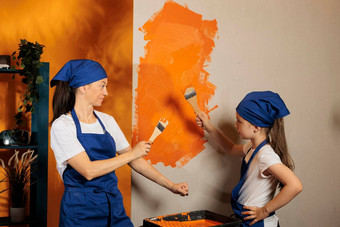 女人女孩橙色油漆