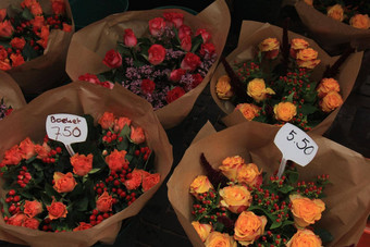 花束玫瑰浆果颜色市场