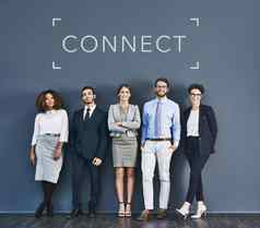 成功团队合作曼联社区构成业务工人站现代全球办公室团队感觉自信连接集团多样化的工作人员摆姿势Copyspace背景
