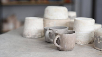 集手工制作的陶瓷餐具陶器表格有创意的工作室