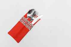 勺子叉刀餐具用具银器传统的点缀风格白色桌布背景