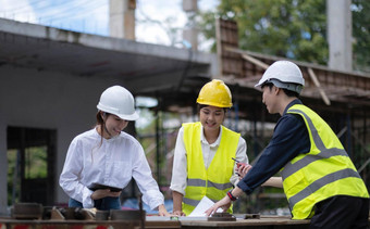 专家检查商业建筑建设网站工业建筑真正的房地产项目民事工程师投资者<strong>笔记本电脑</strong>背景<strong>首页</strong>混凝土模板框架