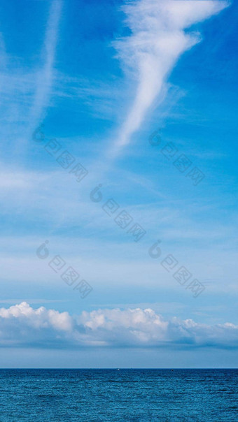 大气垂直全景真正的照片美自然壁纸神奇的天空视图云积云卷云层云海地平线行壁纸设计背景画仙女演讲情绪
