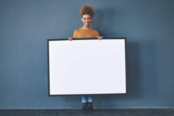 标志董事会海报空白Copyspace分享有创意的意见沟通消息白板表达的想法广告公告女人持有空董事会