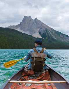 翡翠湖秋天约霍国家公园阿尔伯塔省加拿大但翡翠湖加拿大