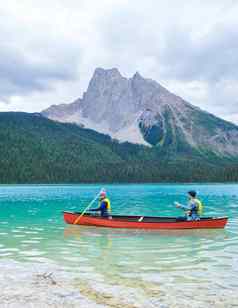 翡翠湖秋天约霍国家公园阿尔伯塔省加拿大但翡翠湖加拿大
