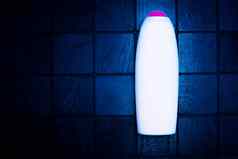 霓虹灯塑料瓶洗涤剂洗发水网纹黑暗背景