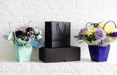 黑色的礼物盒子花束花