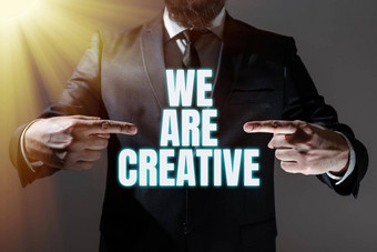 标志显示有创意的业务概述很多创造力原始的想法好设计空白框架代表<strong>公司员工</strong>展示业务条款