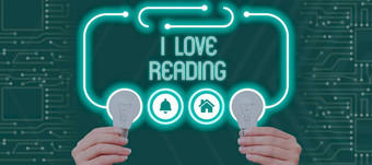 文本标志显示爱阅读业务概念感情文学论文经典教育男人。持有手机数字框架分享信息