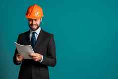 年轻的工程师商人西装夹克建设头盔文档建筑项目报告商人孤立的蓝色的背景建设复制空间