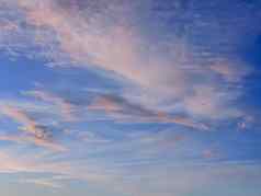 晚上天空令人惊异的色彩斑斓的日落雄伟的阳光《暮光之城》紫色的粉红色的蓝色的自然黄昏天空背景摘要模式卷云云日落天空大气现象