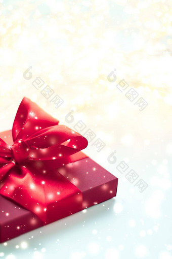 冬天假期红色的礼物盒子发光的雪圣诞节礼物惊喜