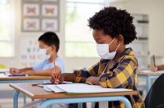 学校学生类科维德流感大流行学习教育研究面具安全保护协议幼儿园学前教育小学孩子写作书桌子上