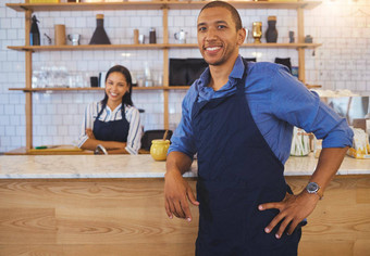 小业务老板启动企业家站酒吧计数器咖啡商店咖啡馆团队领袖动机愿景团队合作年轻的人工作零售餐厅