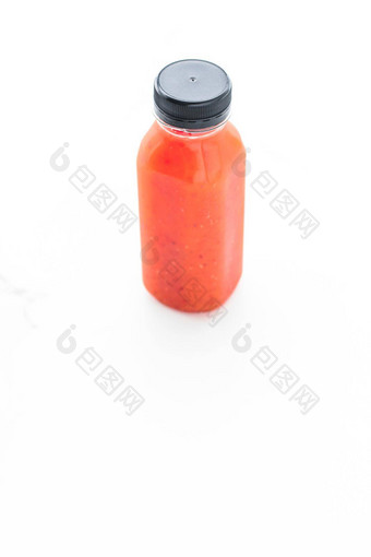 排毒红色的水果奶昔汁瓶饮食餐饮交付孤立的白色背景