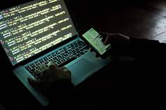 安全在线无法辨认的黑客移动PC晚些时候晚上