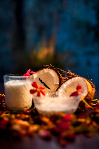 椰子脸面具组成椰子牛奶酸奶完美的皮肤滋润拍摄生椰子减少椰子牛奶酸奶花传播棕色（的）木表面