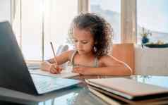 变焦类首页学校教训在线教育孩子写作家庭作业测试距离学习视频调用移动PC孩子年轻的女孩学生研究虚拟教学