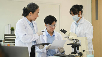 团队专业<strong>生物技术专家</strong>进行实验实验室概念医学科学研究