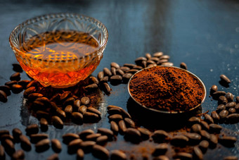 咖啡脸面具抗衰老黑色的<strong>彩</strong>色的木表面组成咖啡豆子蜂蜜
