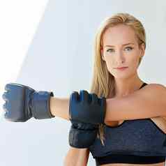 住战斗适合运动年轻的女人培训综合格斗手套