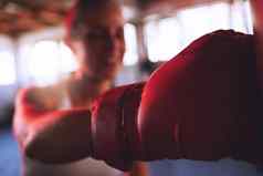拳击健身体育运动强大的女人拳击手套打击穿孔战斗培训健身房适合运动拳击手女锻炼国防锻炼类