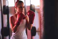 拳击手培训健身健身房冲袋练习战斗竞争活跃的健康适合战斗体育运动员拳击锻炼健康俱乐部