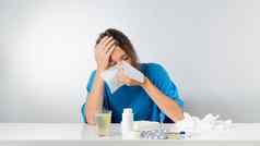 生病的女人感觉坏流感流鼻涕的鼻子药物治疗治疗