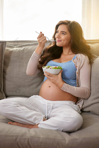 健康的妈妈健康的婴儿怀孕了女人吃健康的沙拉首页