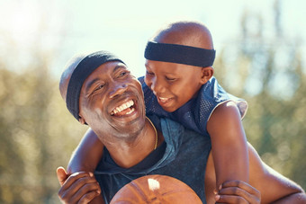 篮球体育快乐父亲孩子成键玩培训锻炼有趣的锻炼家庭黑色的有趣的爸爸教学儿子学习玩体育运动篮球法院