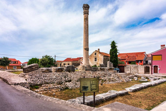 仍然是最大的罗马寺庙亚得里亚海海宁克罗地亚历史小镇宁拉古纳视图达尔马提亚地区克罗地亚街视图著名的宁环礁湖中世纪的克罗地亚