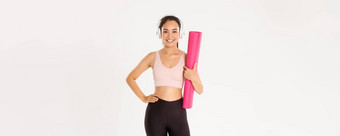 体育运动幸福活跃的生活方式概念时髦的美丽的亚洲健身女孩女人准备好了瑜伽类首页<strong>培训</strong>持有橡胶席锻炼听<strong>音乐</strong>耳机