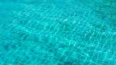 摘要背景模式扯掉水表面游泳池光反射充满活力的蓝色的绿色