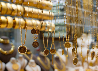 金项链展示珠宝商店