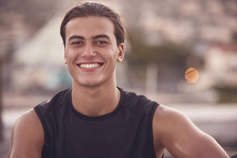 体育运动男人。葡萄牙开始健身锻炼培训在户外肖像快乐强大的健康的微笑年轻的运动员有氧<strong>运动体育</strong>锻炼放松幸福