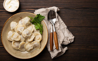 水饺传统的菜俄罗斯厨房煮熟的饺子剁碎肉