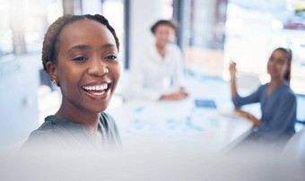 黑色的女人经理业务人白板演讲规划会议公司预算快乐非洲企业成功策略领导全球市场营销机构